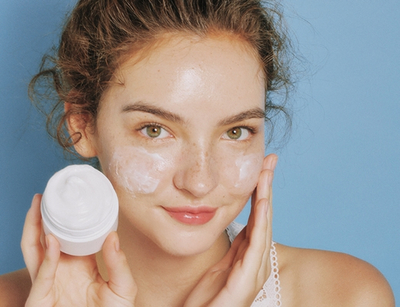 深冬皮膚外油內(nèi)干還粗糙？保濕三部曲助你全面護膚